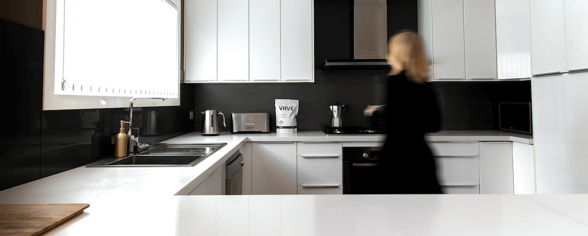 meal-replacement-in-kitchen.webp
